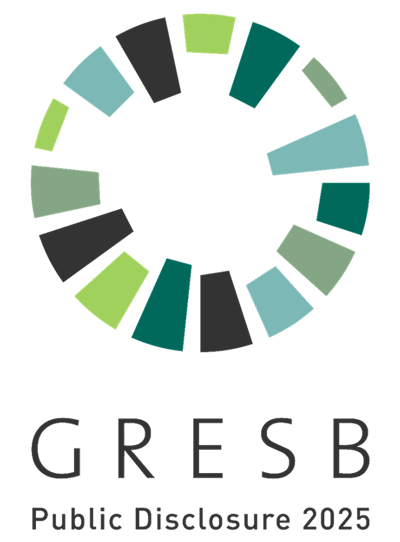 GRESBのロゴマーク。円形に配置された緑・青・黒のの多彩な色で構成された円形のグラフィックの下に、アルファベットで「GRESB」、さらにその下に「Public Disclosure 2025」と記載されている。